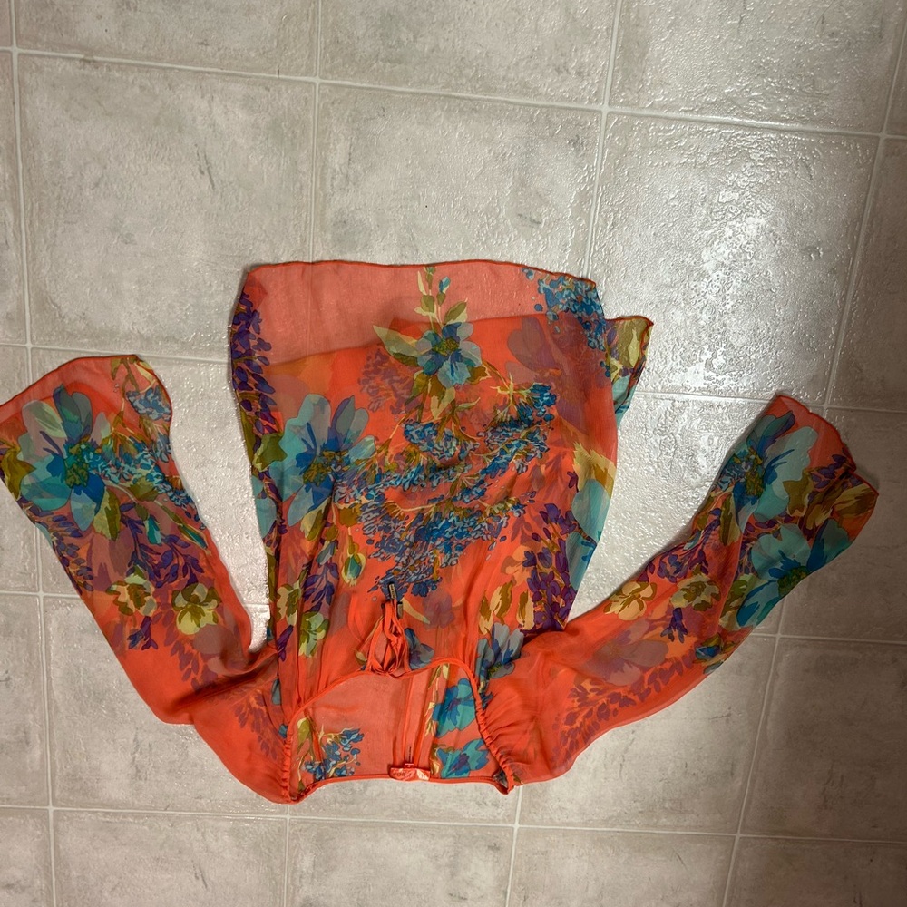 HALE BOB 100% Silk Top
Size S Like New
5 Star Seller ***** - Picture 7 of 9